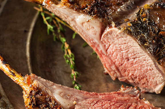 Lamb chops for foodservice with green curry dipping sauce